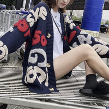 画像をギャラリービューアに読み込む, カーディガン ルーズニット ボア 英字ロゴ オーバーサイズ