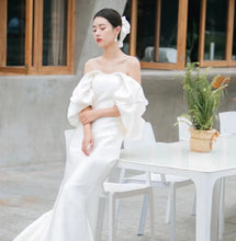 画像をギャラリービューアに読み込む, オフショルダー パフスリーブ サテンマーメイドドレス  2色