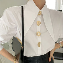 画像をギャラリービューアに読み込む, ブラウス ポインテッドカラー ゴールドボタン パフ