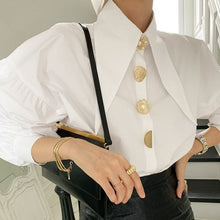 画像をギャラリービューアに読み込む, ブラウス ポインテッドカラー ゴールドボタン パフ