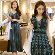 画像をギャラリービューアに読み込む, ラメ入り ニットワンピース ストライプVネック ひざ丈ワンピース 秋冬