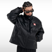 画像をギャラリービューアに読み込む, AFGK フェイクレザー 3D 立体 サークルロゴ ダウンジャケット