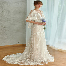 画像をギャラリービューアに読み込む, Vネック フリル袖 レースウエディングドレス 二次会 フォト