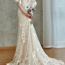 画像をギャラリービューアに読み込む, Vネック フリル袖 レースウエディングドレス 二次会 フォト