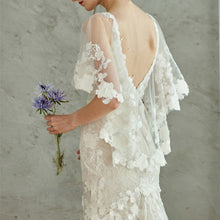 画像をギャラリービューアに読み込む, Vネック フリル袖 レースウエディングドレス 二次会 フォト