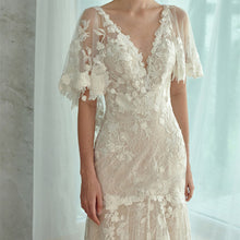 画像をギャラリービューアに読み込む, Vネック フリル袖 レースウエディングドレス 二次会 フォト