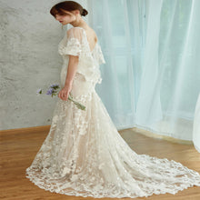 画像をギャラリービューアに読み込む, Vネック フリル袖 レースウエディングドレス 二次会 フォト